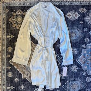 NWT Linea Donatella Women's Ivory Satin Embroidered/Embellished Robe Size L/XL